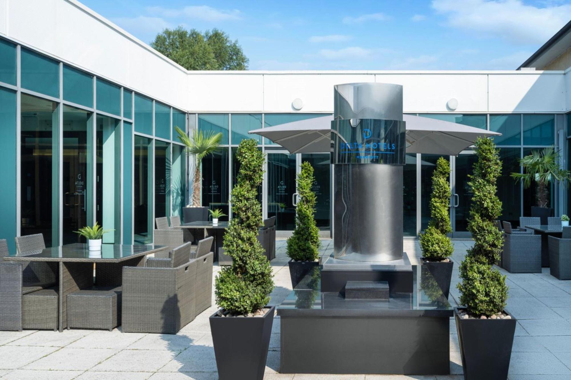 Delta Hotels By Marriott Nottingham Belfry Экстерьер фото
